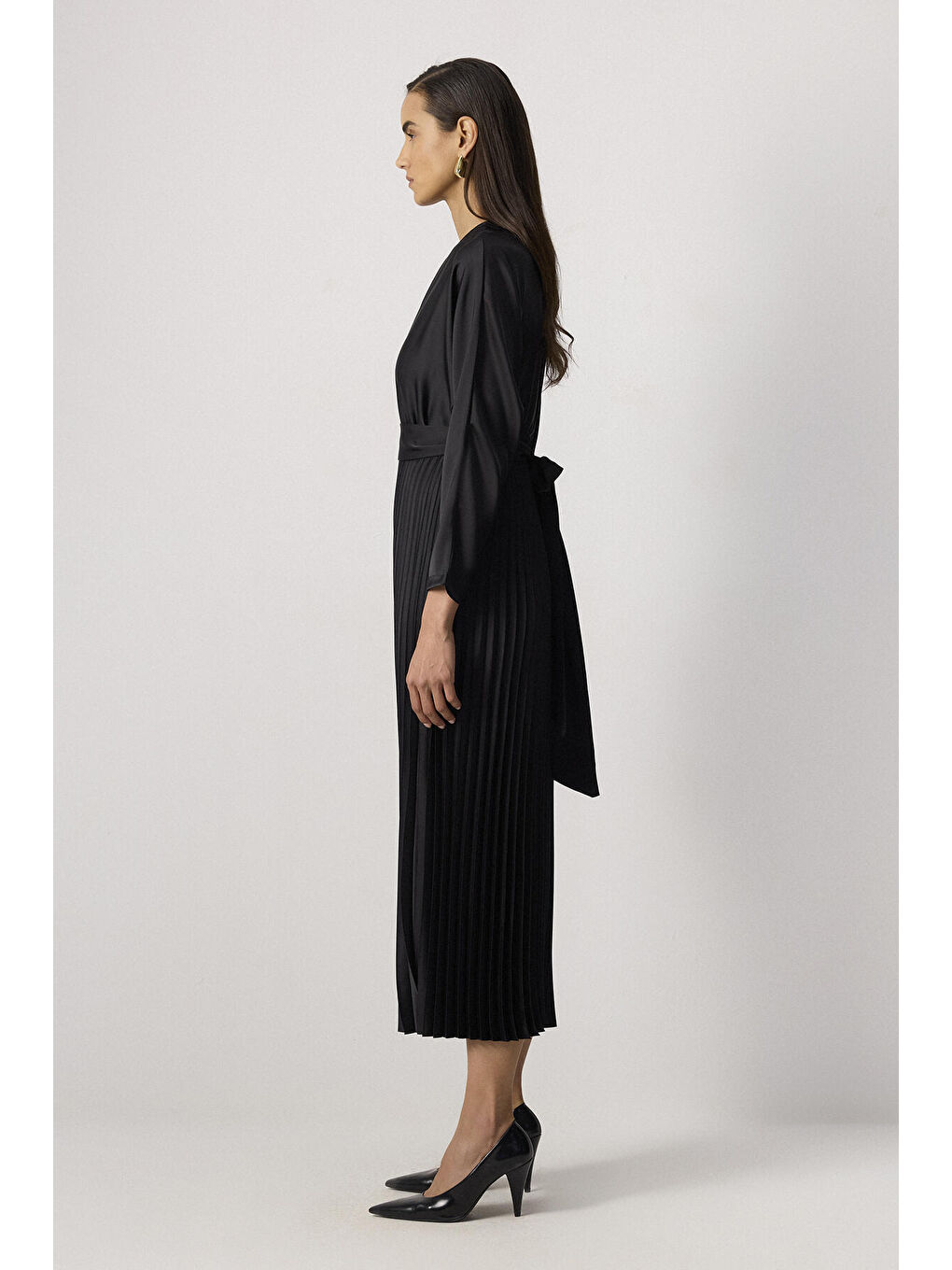 Siyah Pileli Saten Elbise-3