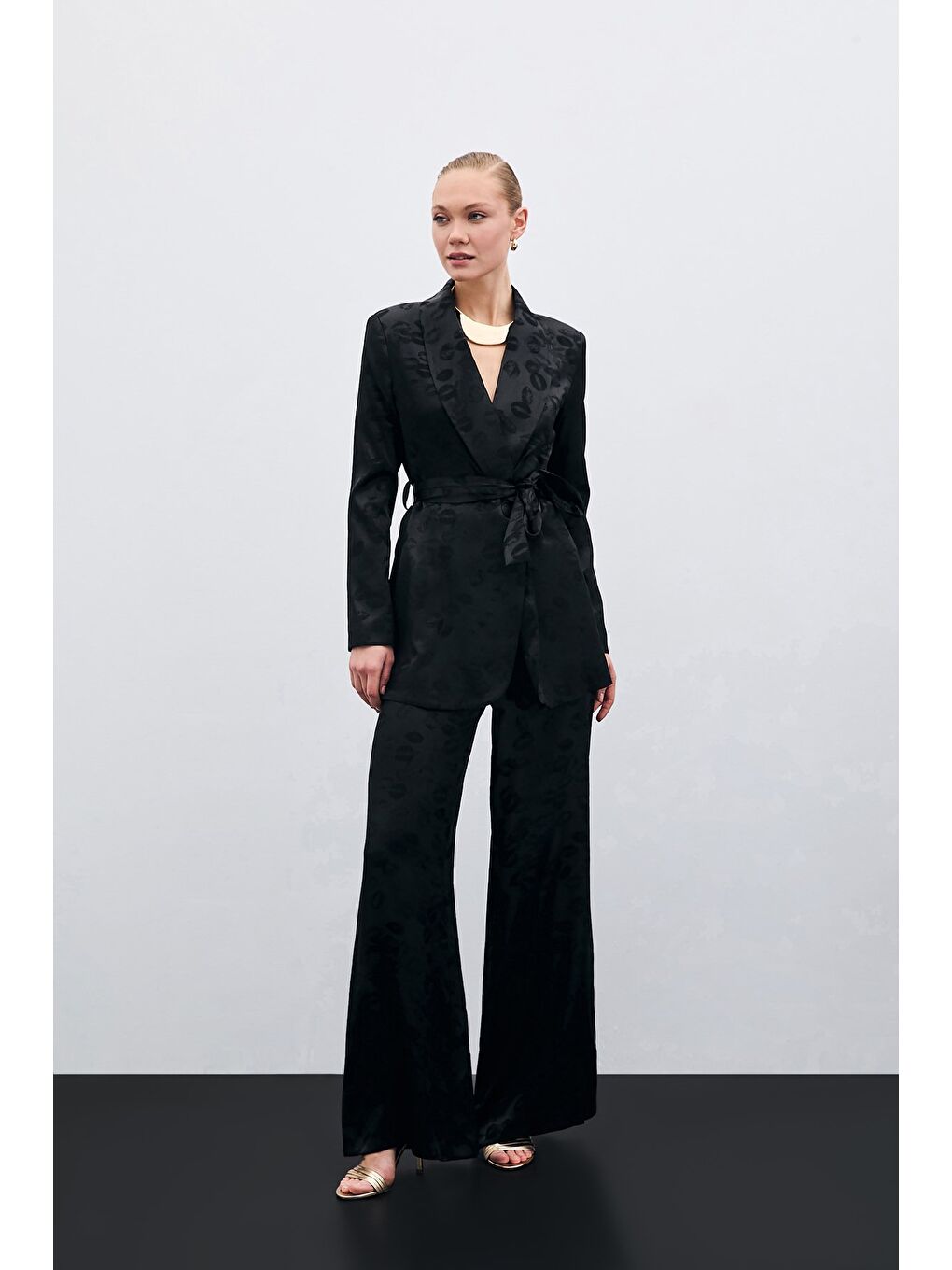 Bol Paça Desenli Pantolon - Siyah-1