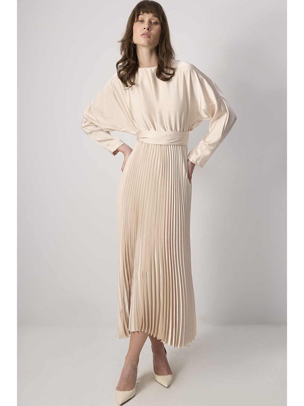 Bej Pileli Saten Elbise