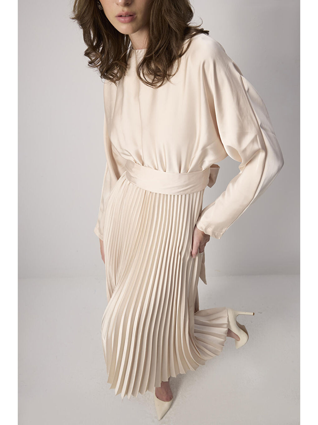 Bej Pileli Saten Elbise-1