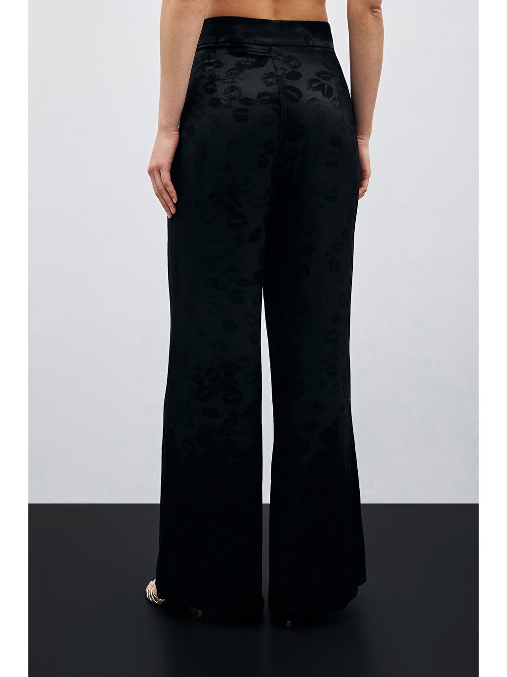 Bol Paça Desenli Pantolon - Siyah-4