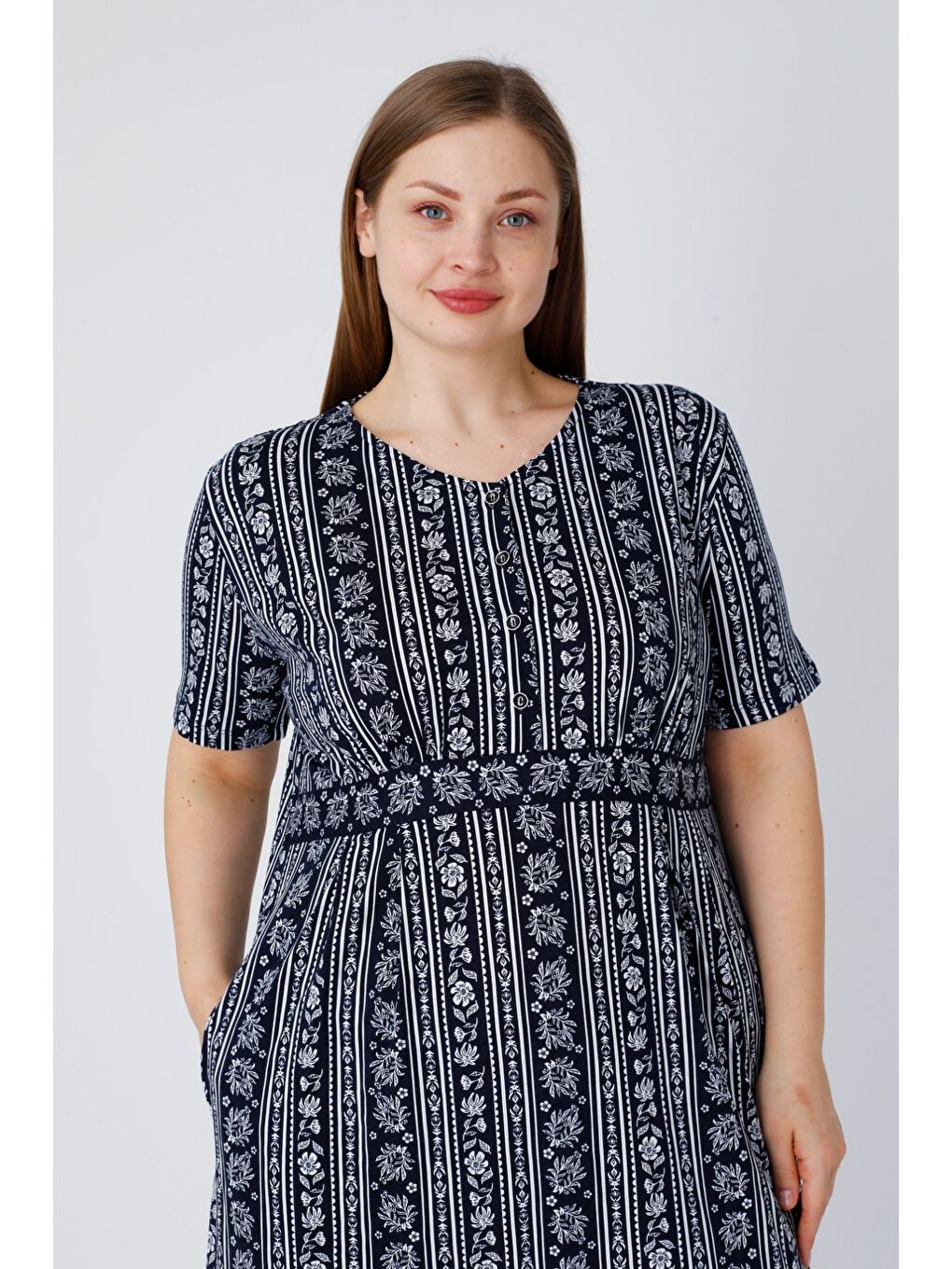 Siyah Büyük Beden Desenli Kısa Kollu Düğmeli Pamuklu Cepli Biyeli Elbise-3