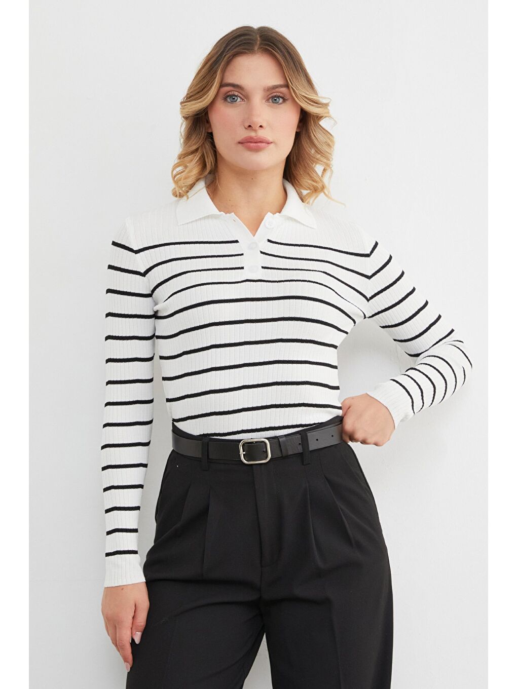 Beyaz Çizgili Polo Yaka Yarım Düğmeli Triko Kazak-1