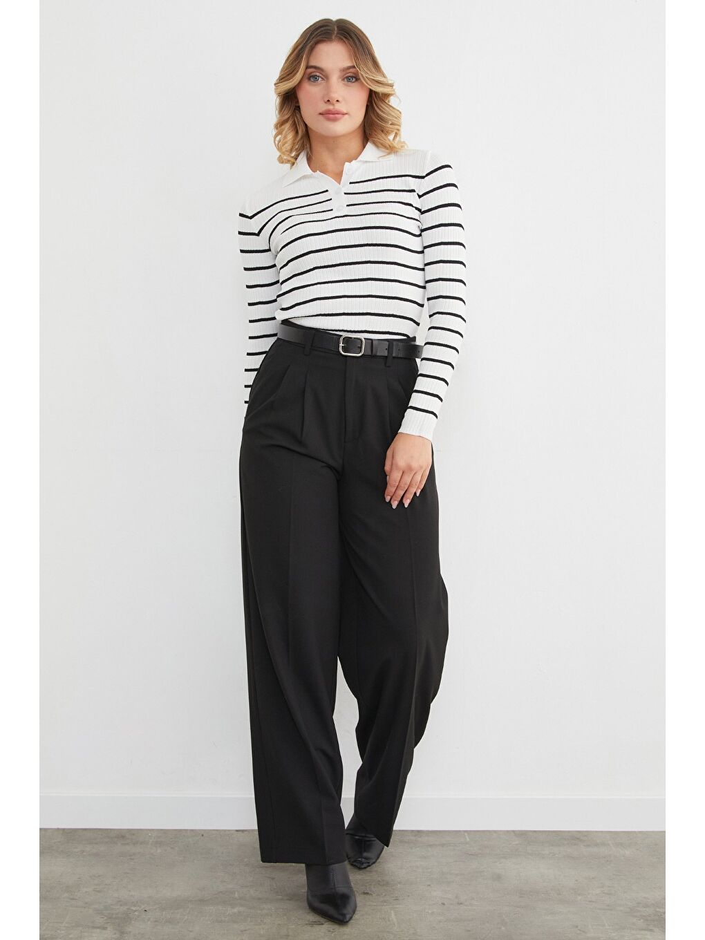 Beyaz Çizgili Polo Yaka Yarım Düğmeli Triko Kazak-2