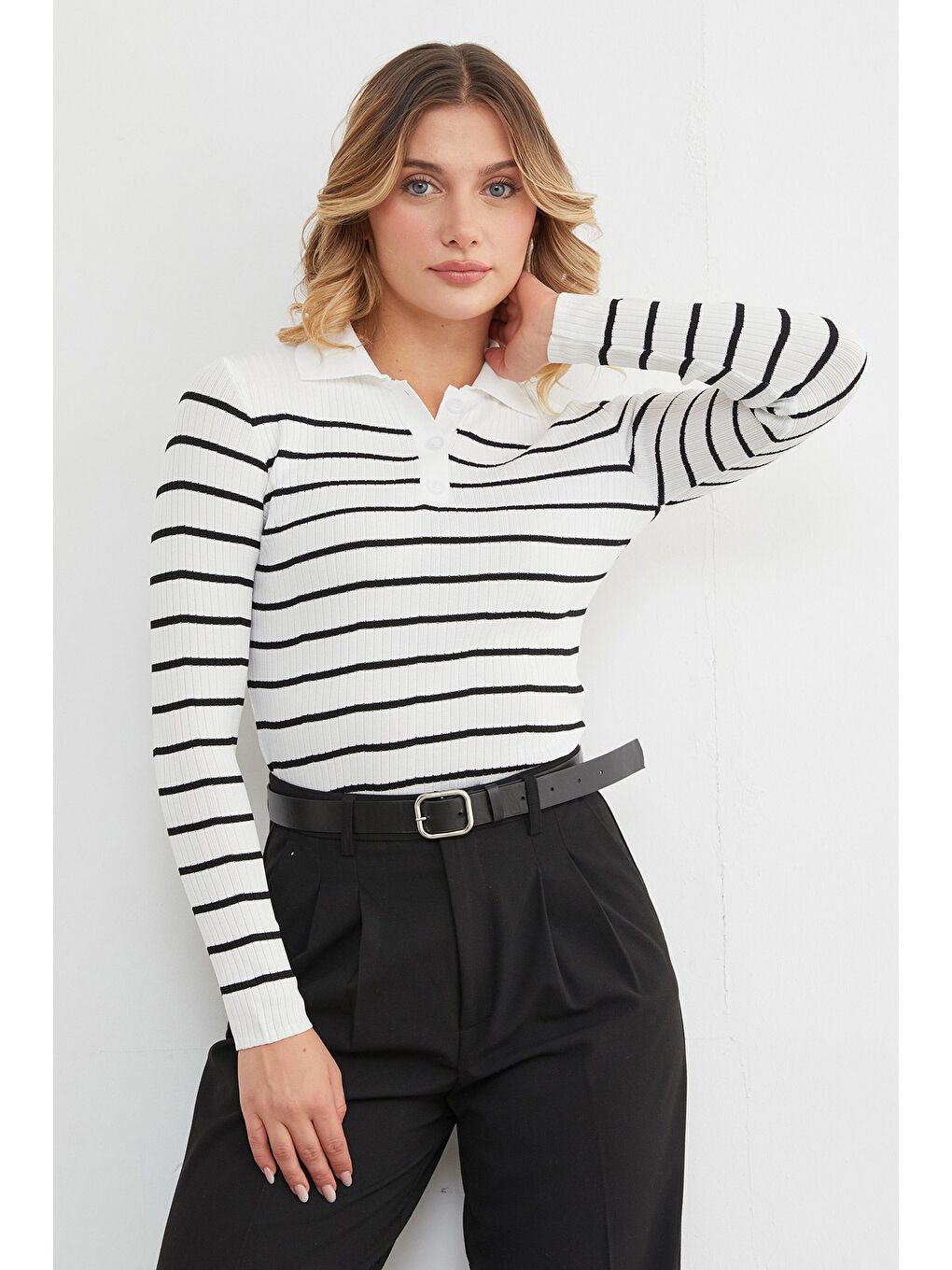 Beyaz Çizgili Polo Yaka Yarım Düğmeli Triko Kazak-3