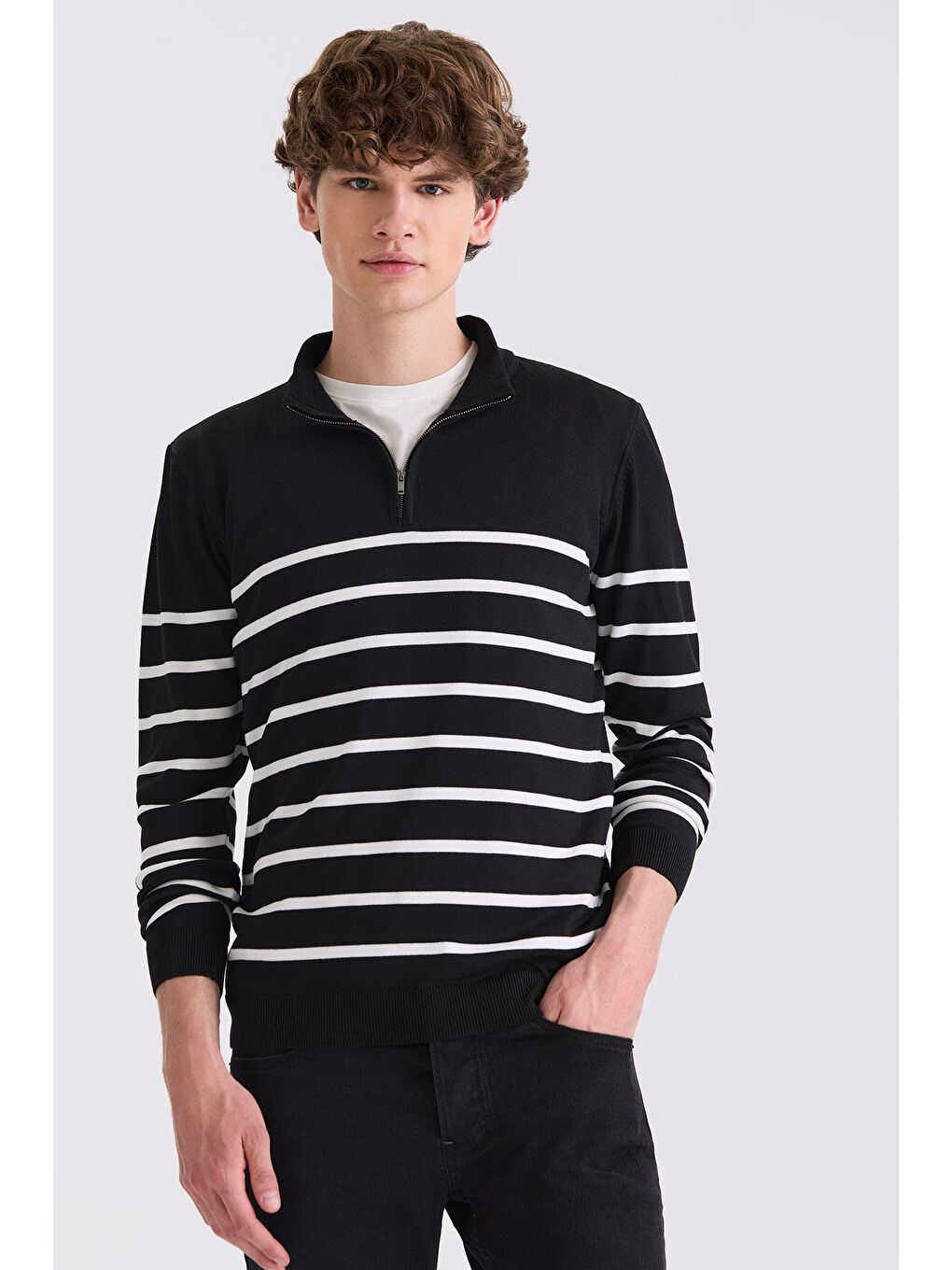 Siyah Slim Fit Yarım Balıkçı Triko Kazak