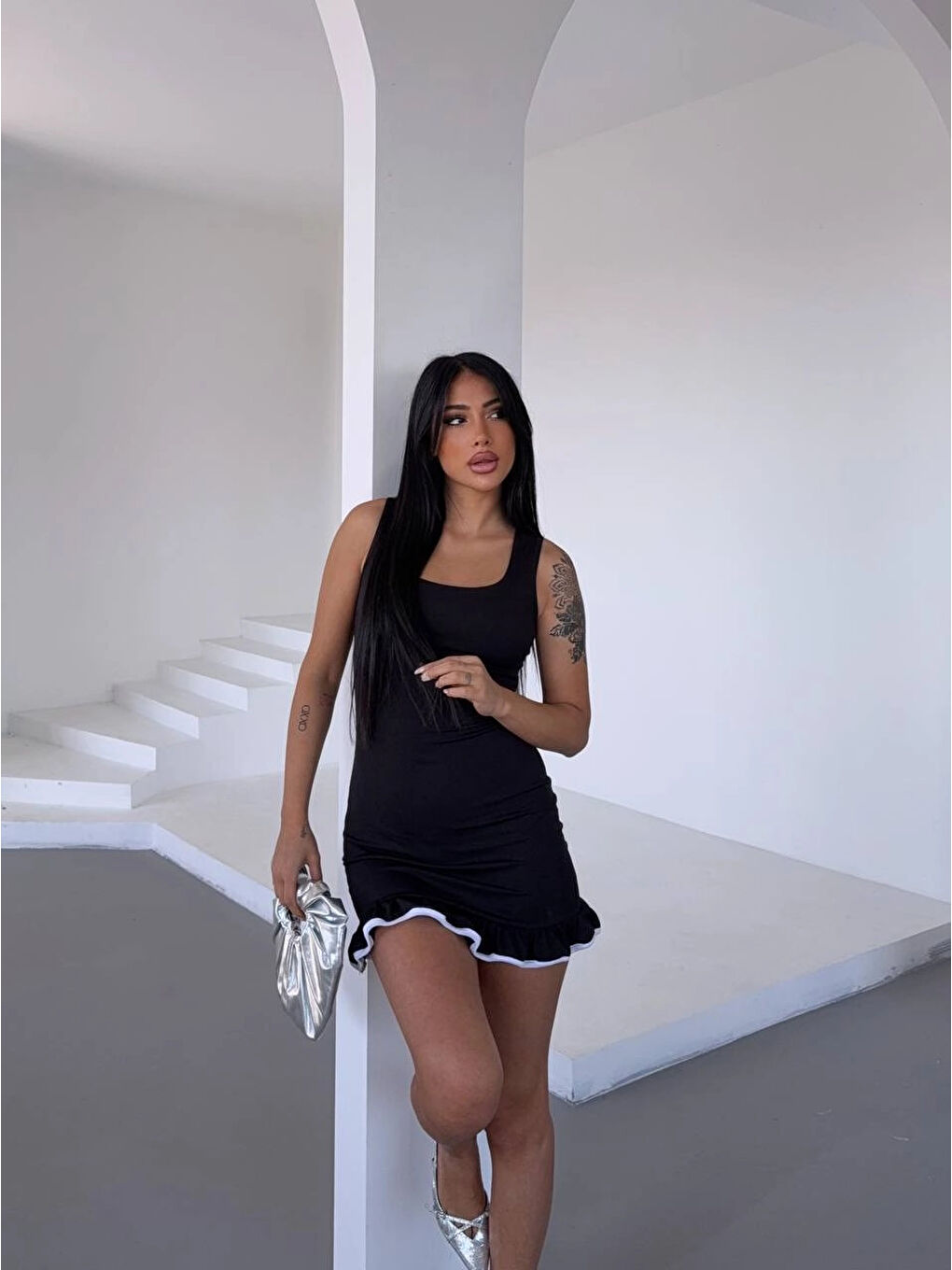 Kadın Siyah Eteği Fırfırlı Burgu Kumaş Mini Elbise HZL25S-FRY122971