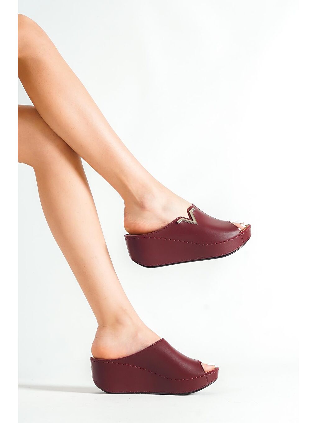 Bordo 6145 Kadın Dolgu Topuklu V Toka Terlik