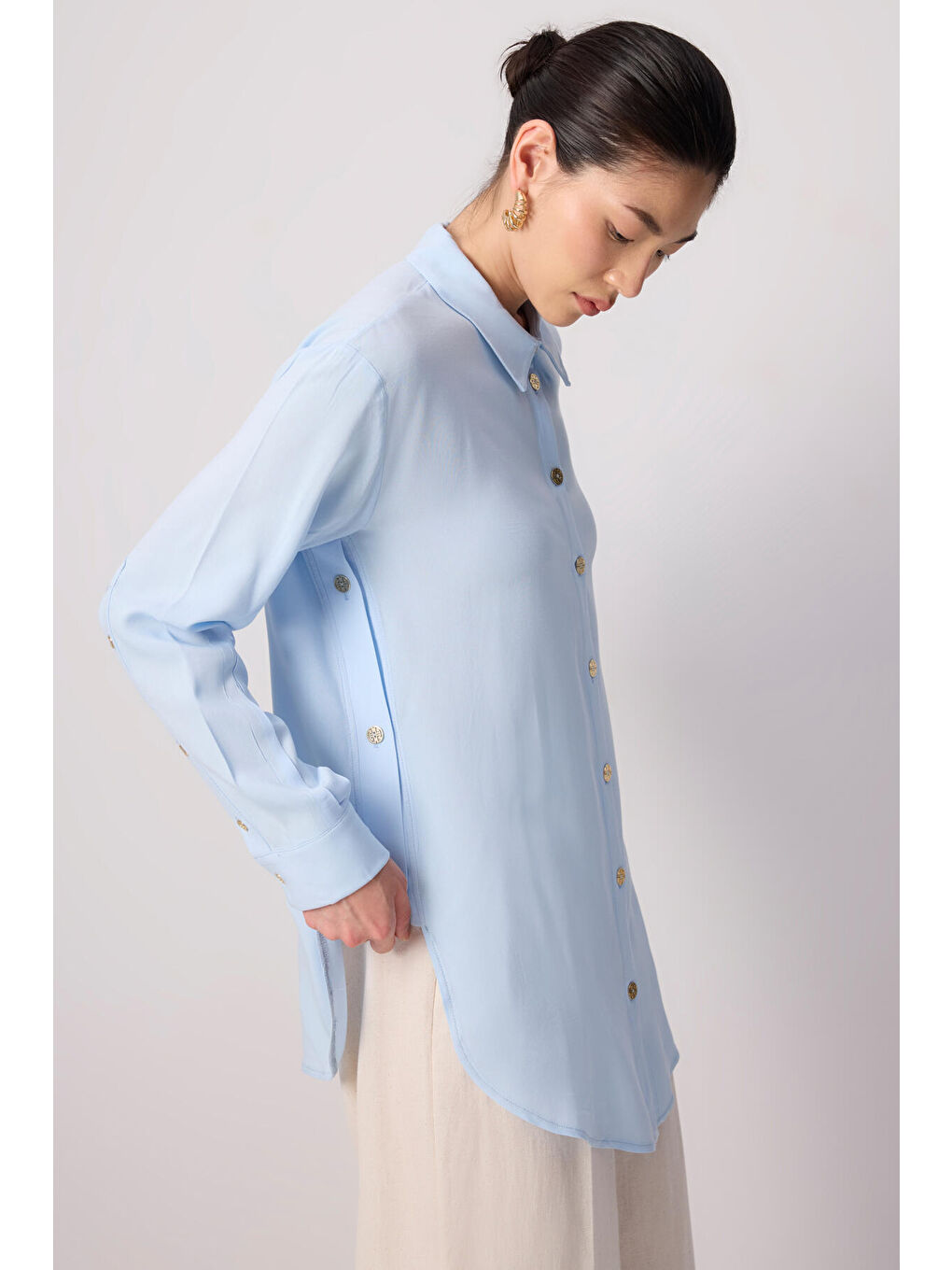 Mavi Gold Düğme Detaylı Viskon Gömlek-1