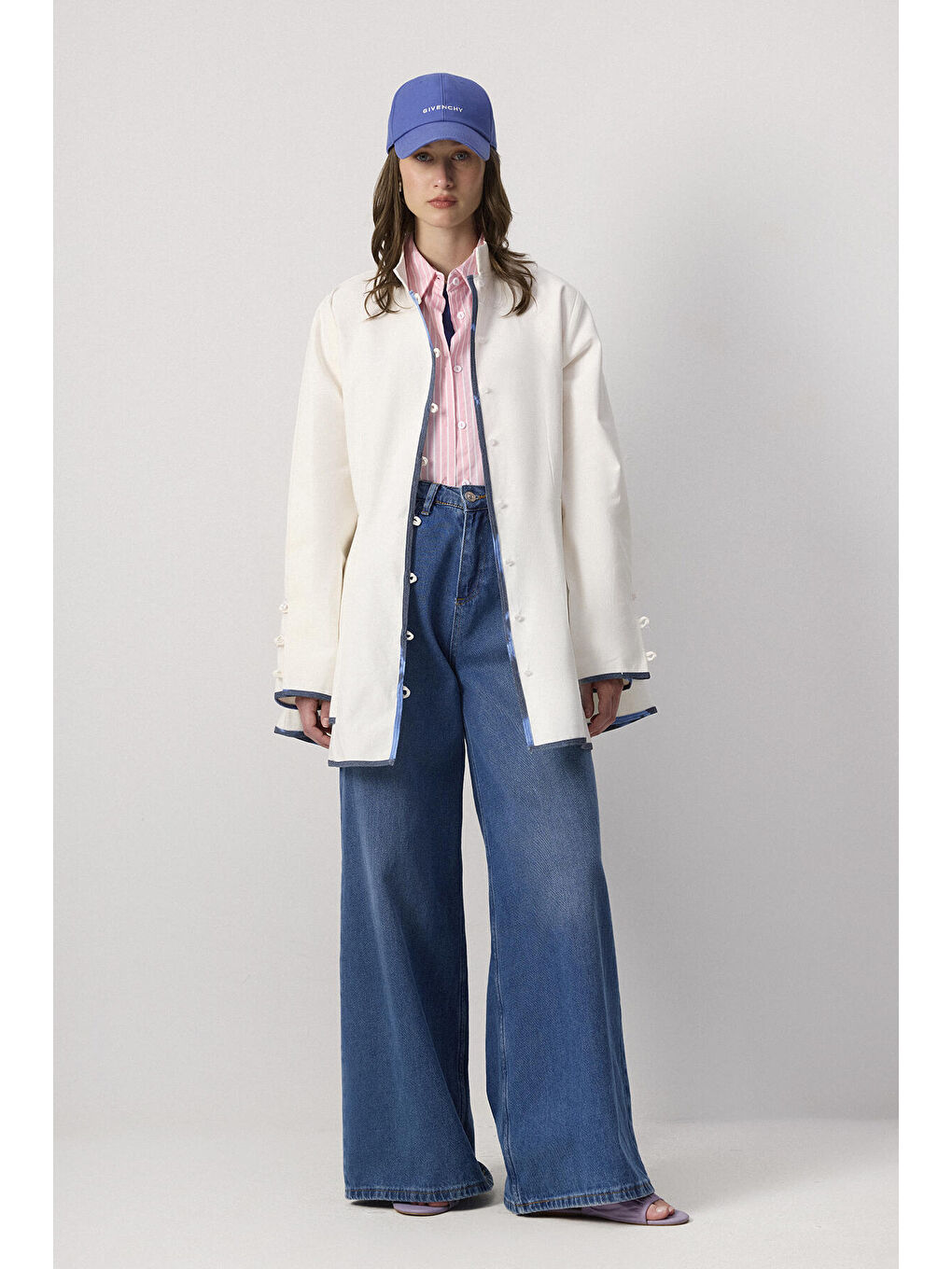 Beyaz Etek Ucu Volanlı Gabardin Ceket