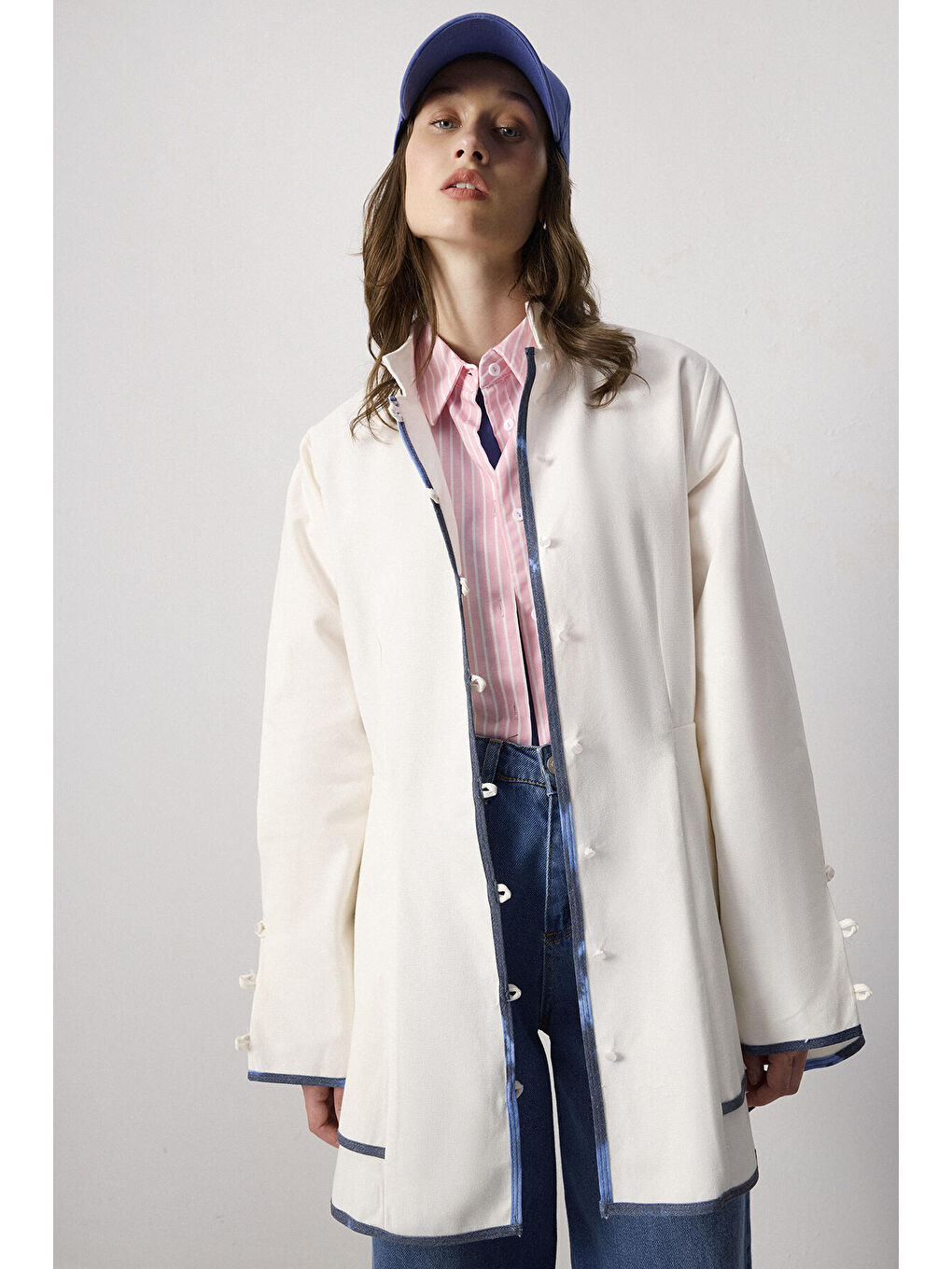 Beyaz Etek Ucu Volanlı Gabardin Ceket-2