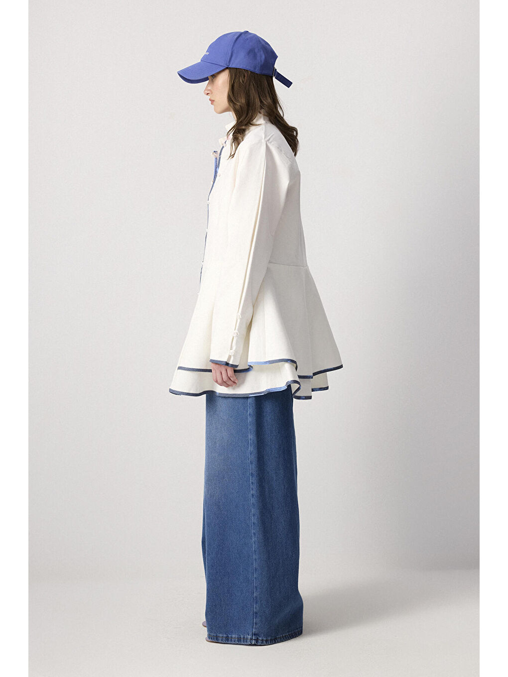 Beyaz Etek Ucu Volanlı Gabardin Ceket-4