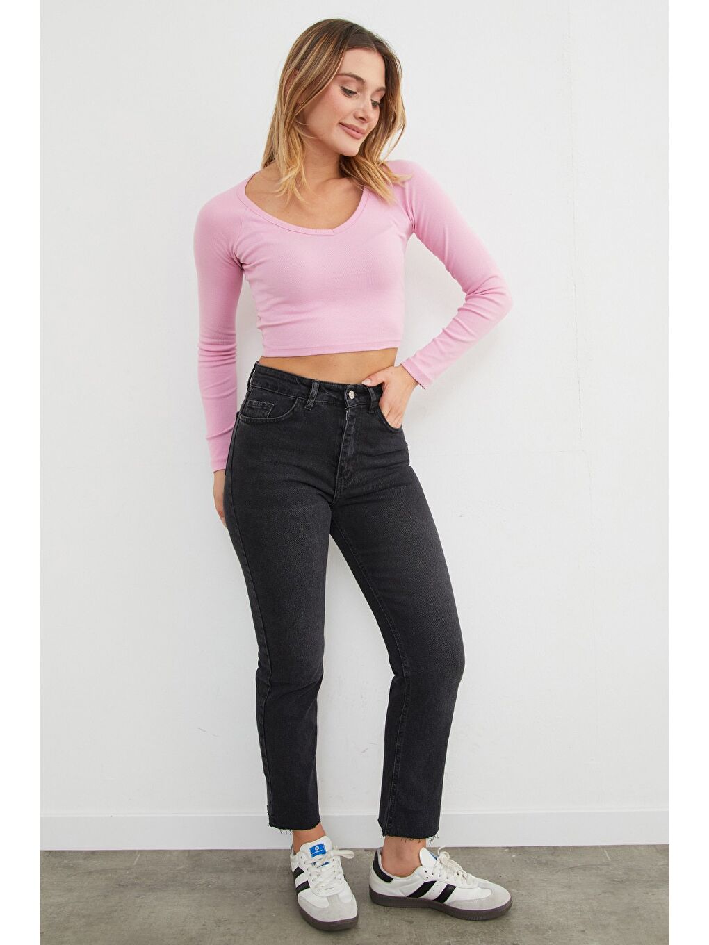 Pembe V Yaka Uzun Kol Crop Bluz-2