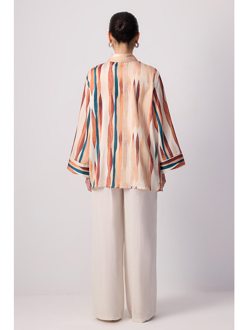 Kahverengi Şerit Desenli Saten Gömlek-3