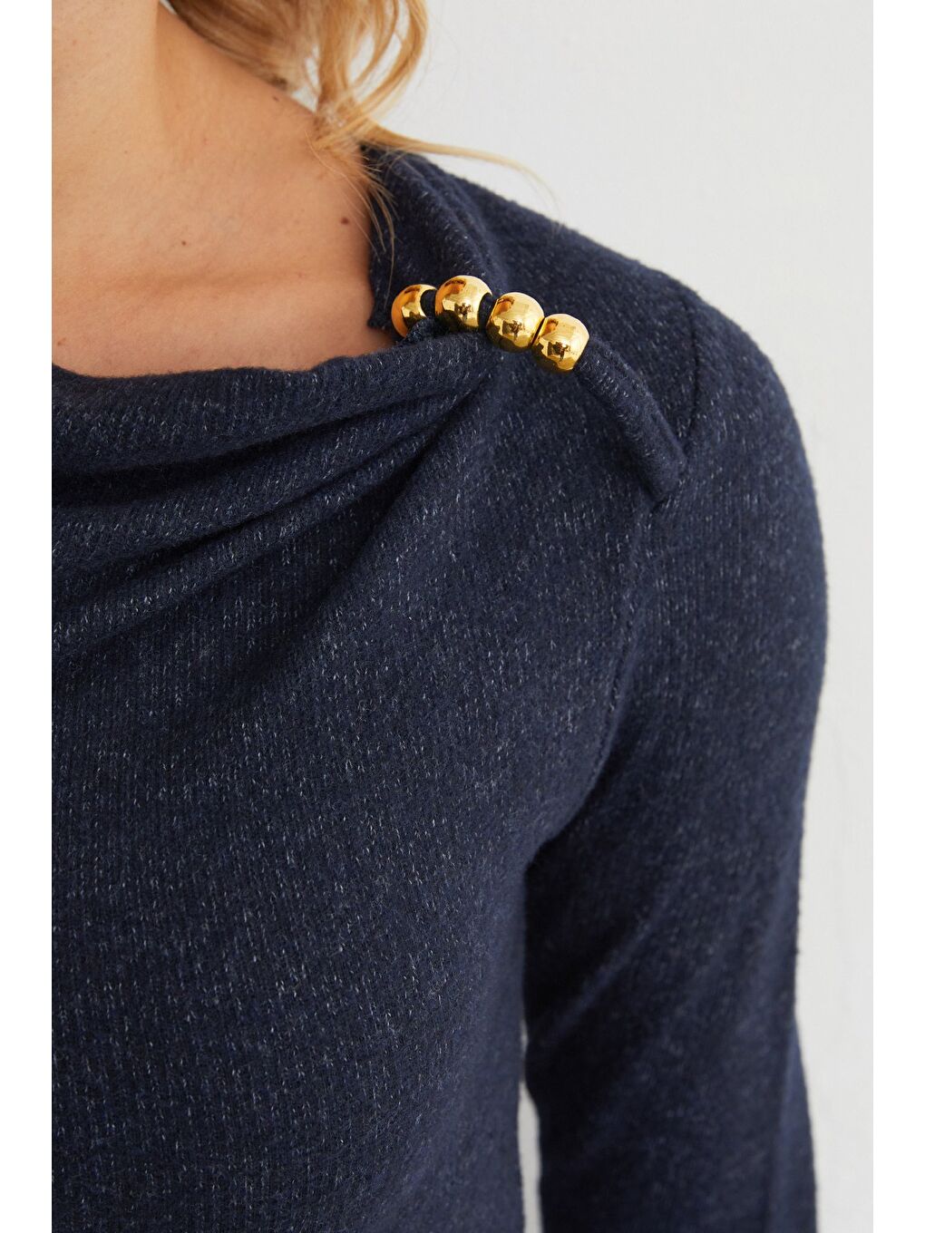 Lacivert Omuz Aksesuarlı Degaje Yaka Bluz-1