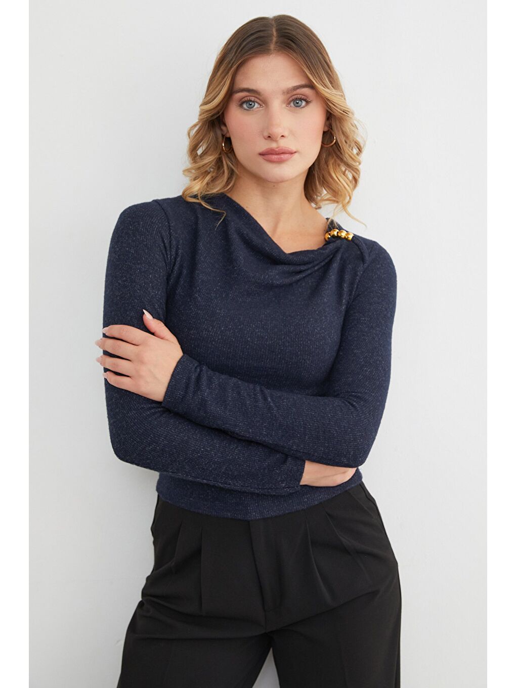 Lacivert Omuz Aksesuarlı Degaje Yaka Bluz-2