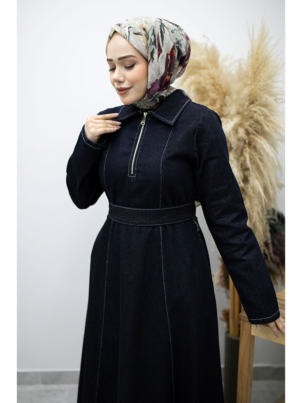 Yarım Fermuarlı Kuşaklı Jean Elbise TSD260172 Koyu Mavi-1