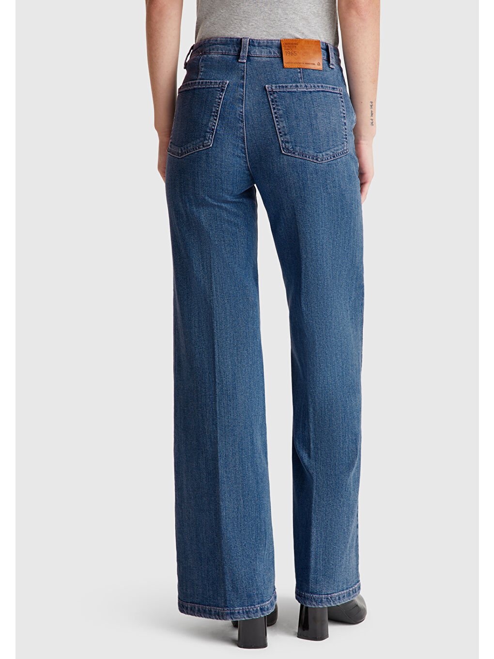 Kadın Açık Mavi Pamuk Karışımlı Cep Detaylı Geniş Paça Denim Pantolon-2