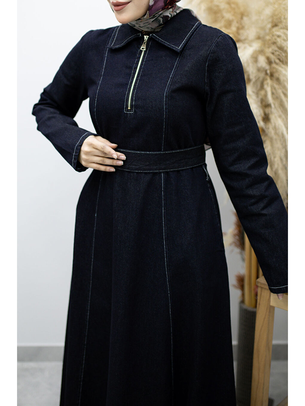 Yarım Fermuarlı Kuşaklı Jean Elbise TSD260172 Koyu Mavi-3