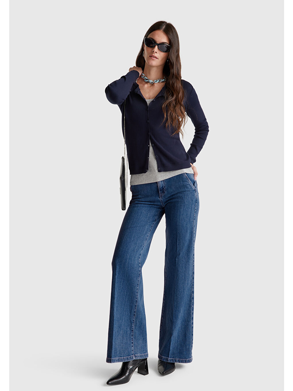 Kadın Açık Mavi Pamuk Karışımlı Cep Detaylı Geniş Paça Denim Pantolon-4