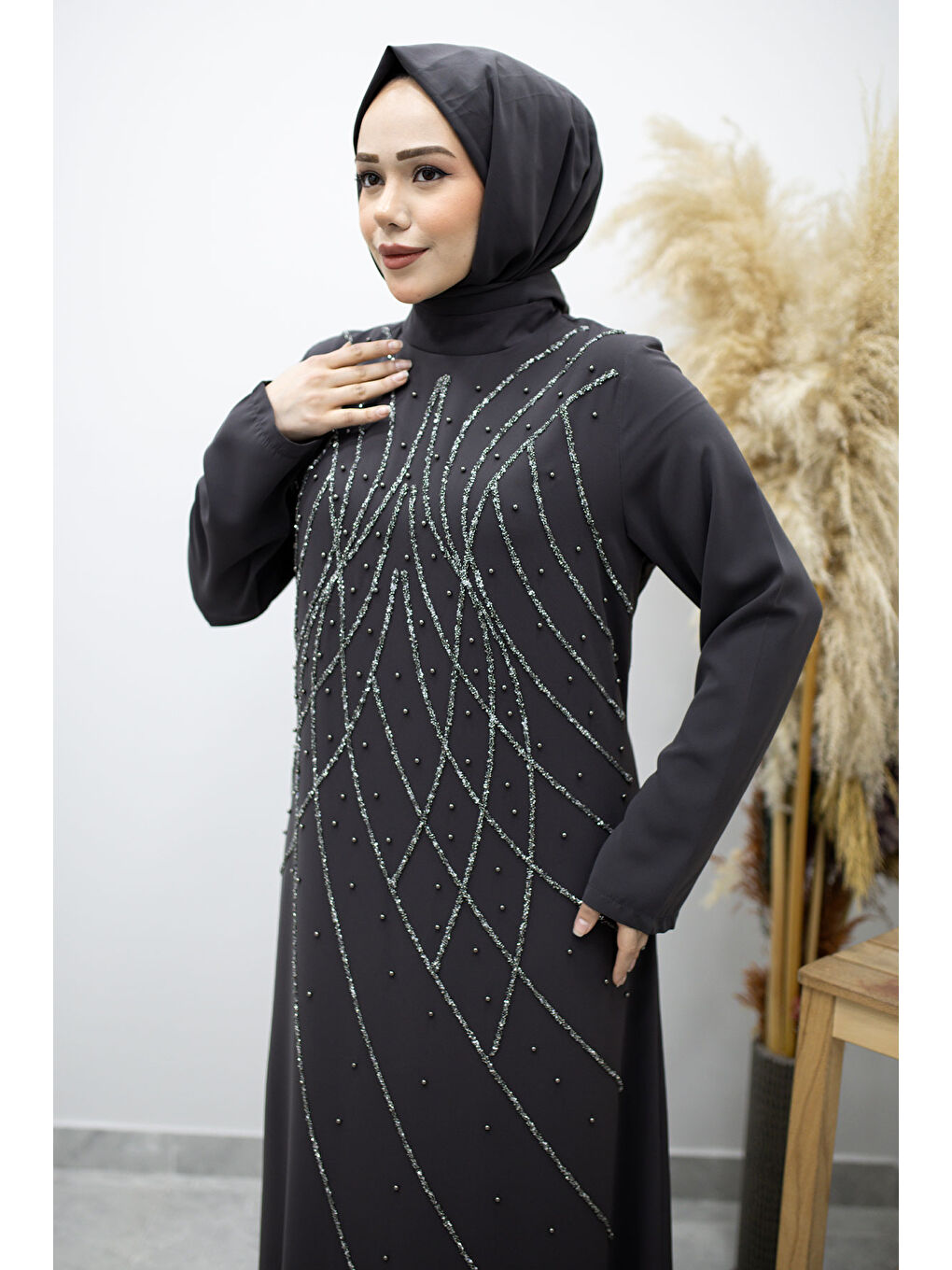 Gri Hakim Yaka Taşlı Elbise TSD260170 Füme-1