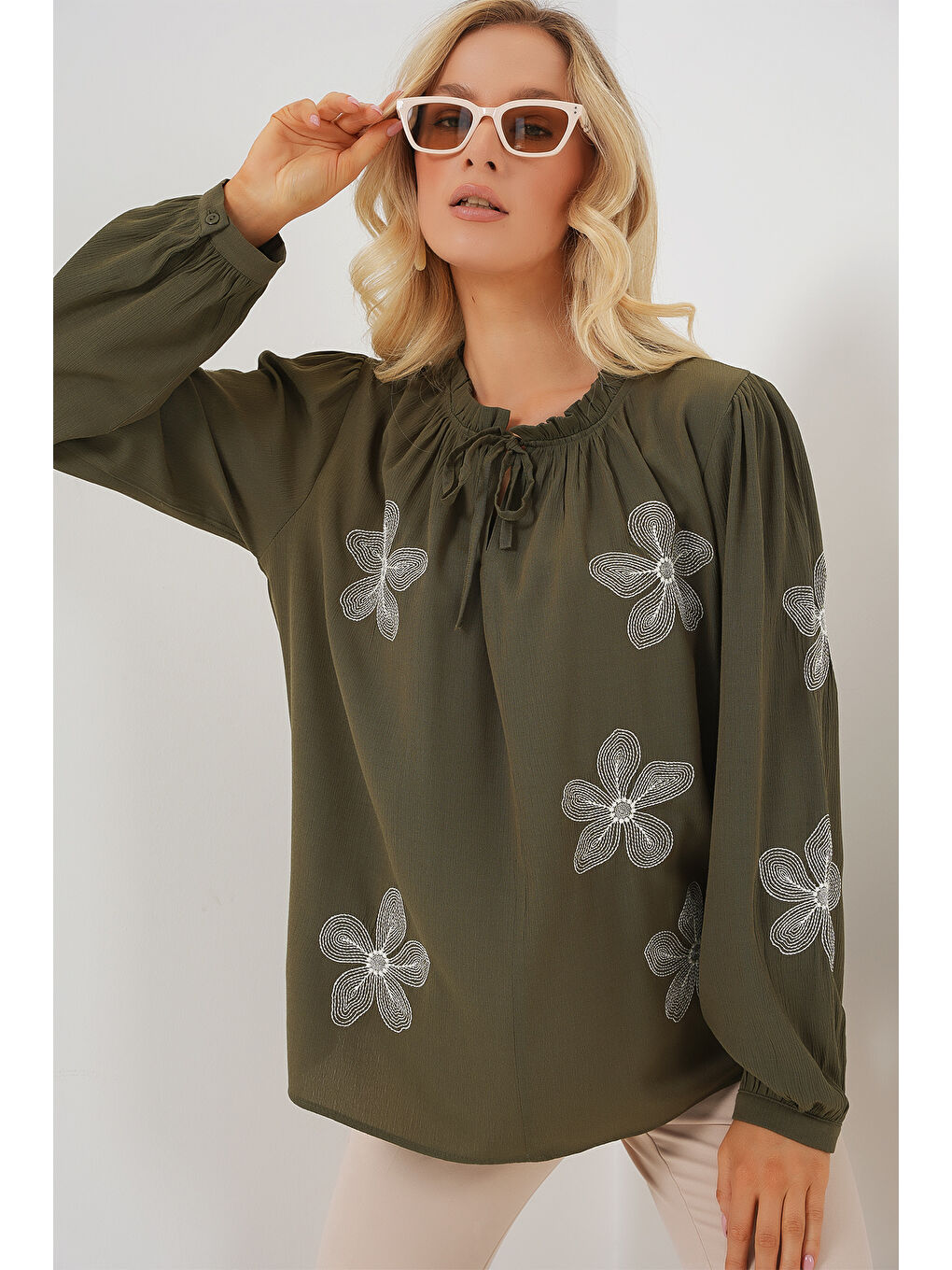 Kadın Uzun Kol Nakışlı Örme Bluz 951 - Haki