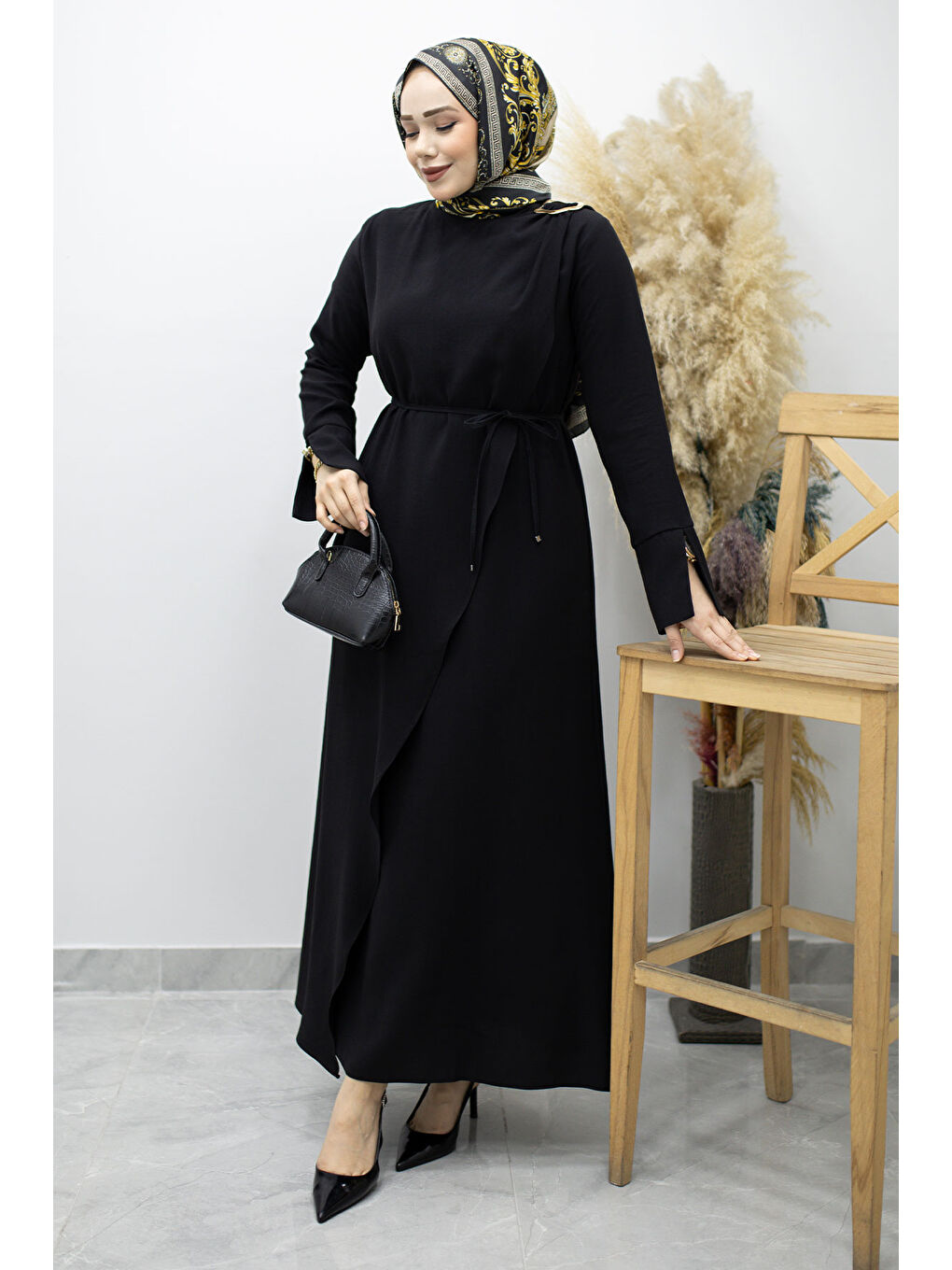 Broş Detaylı Kuşaklı Elbise TSD260198 Siyah