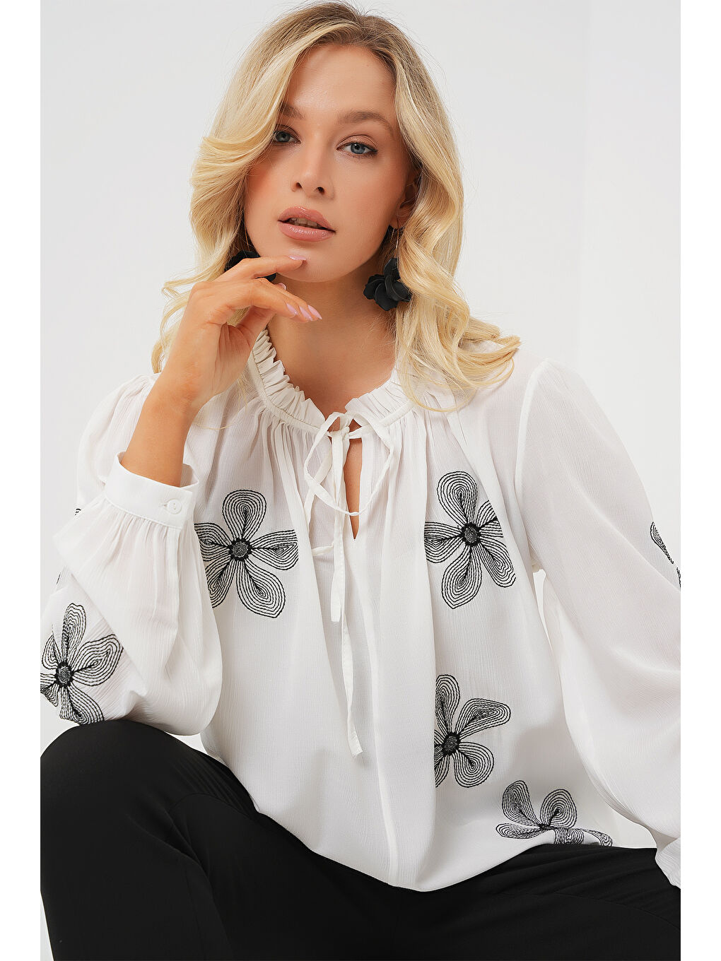 Kadın Uzun Kol Nakışlı Örme Bluz 951 - Beyaz