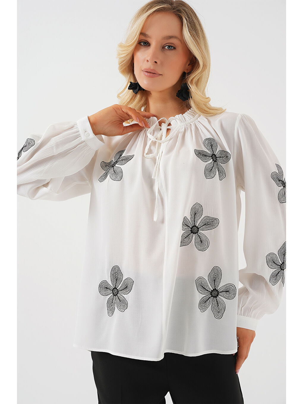 Kadın Uzun Kol Nakışlı Örme Bluz 951 - Beyaz-2