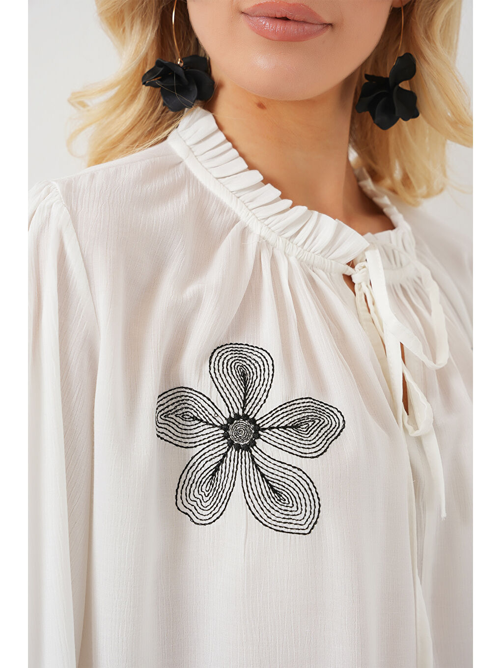 Kadın Uzun Kol Nakışlı Örme Bluz 951 - Beyaz-4