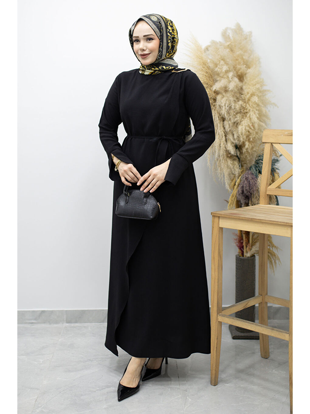 Broş Detaylı Kuşaklı Elbise TSD260198 Siyah-2