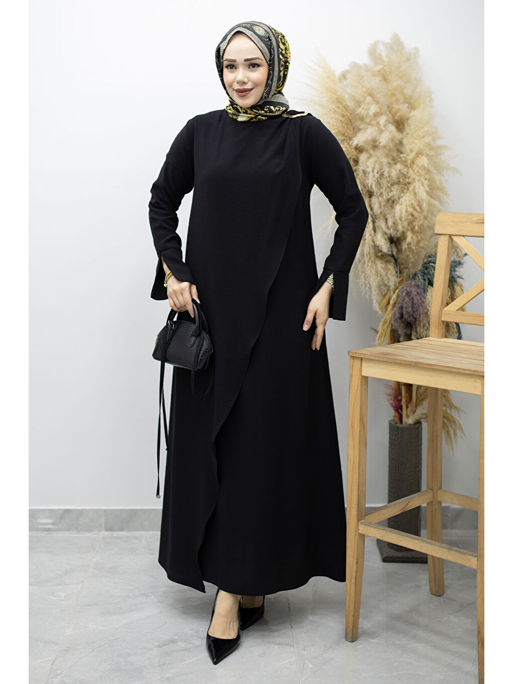 Broş Detaylı Kuşaklı Elbise TSD260198 Siyah-4