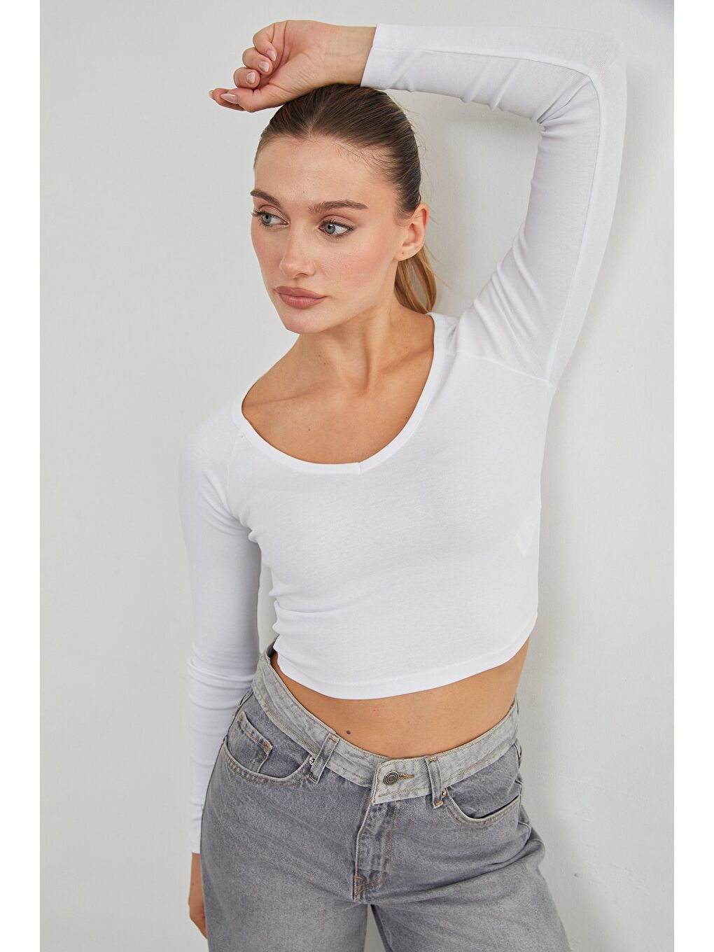 Beyaz V Yaka Uzun Kol Crop Bluz-1