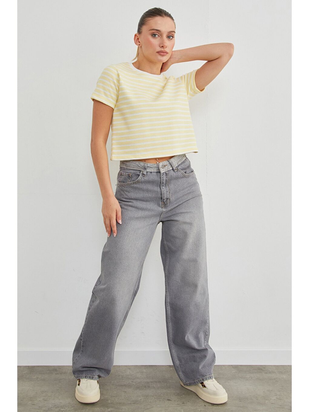 Sarı Çizgili Bisiklet Yaka Mevsimlik Crop Tişört-1