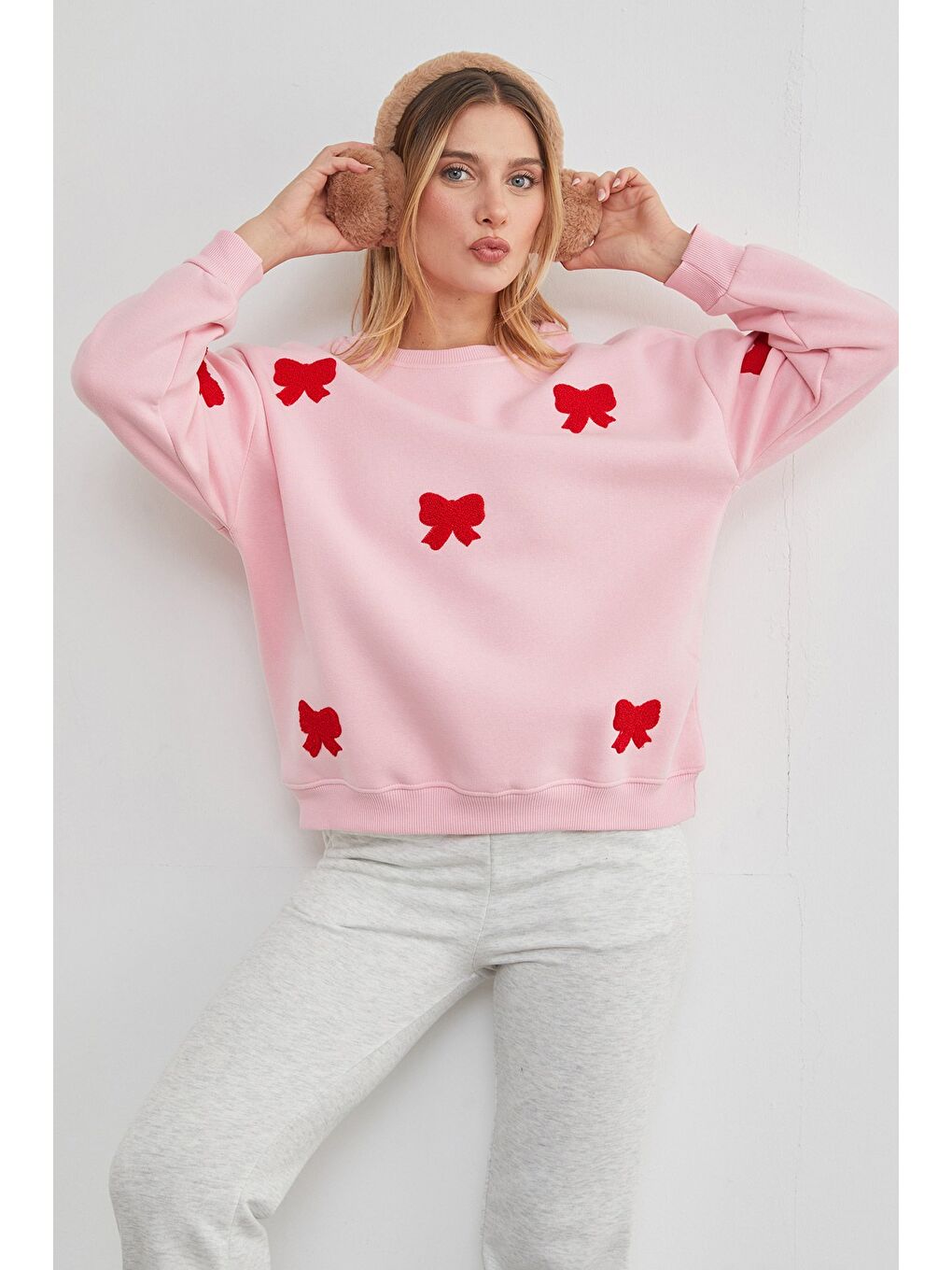 Pembe 3 İplik Fiyonk Nakışlı Oversize Sweatshirt-3