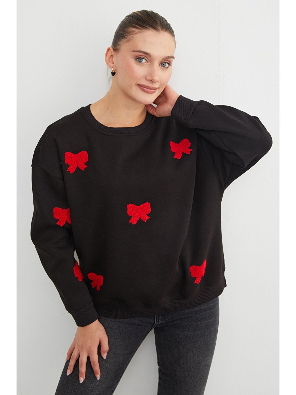 Siyah 3 İplik Fiyonk Nakışlı Oversize Sweatshirt