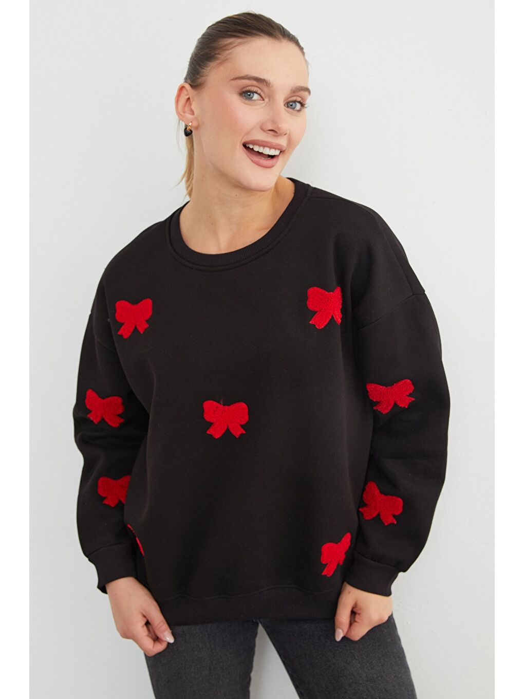 Siyah 3 İplik Fiyonk Nakışlı Oversize Sweatshirt-3