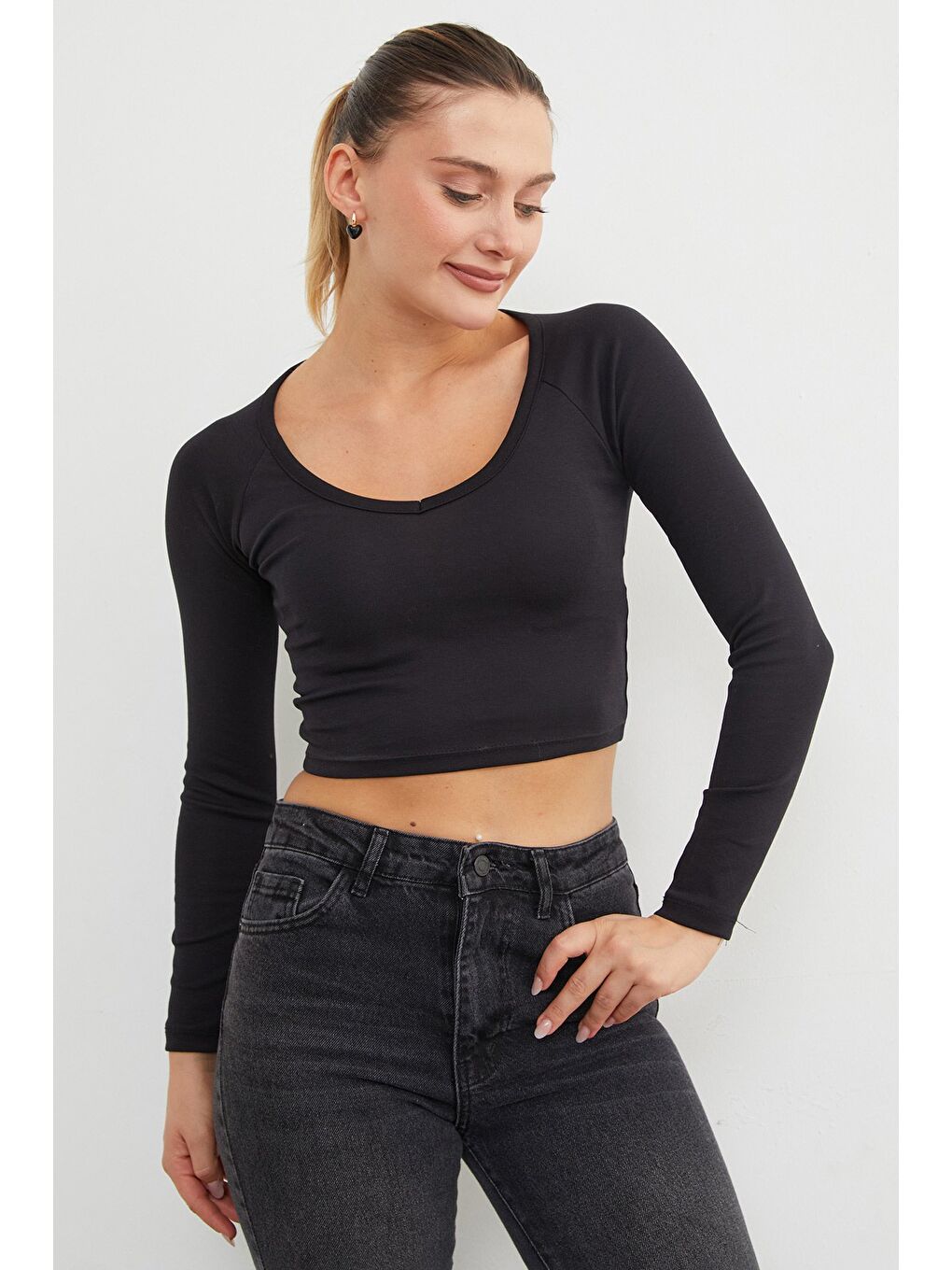 Siyah V Yaka Uzun Kol Crop Bluz