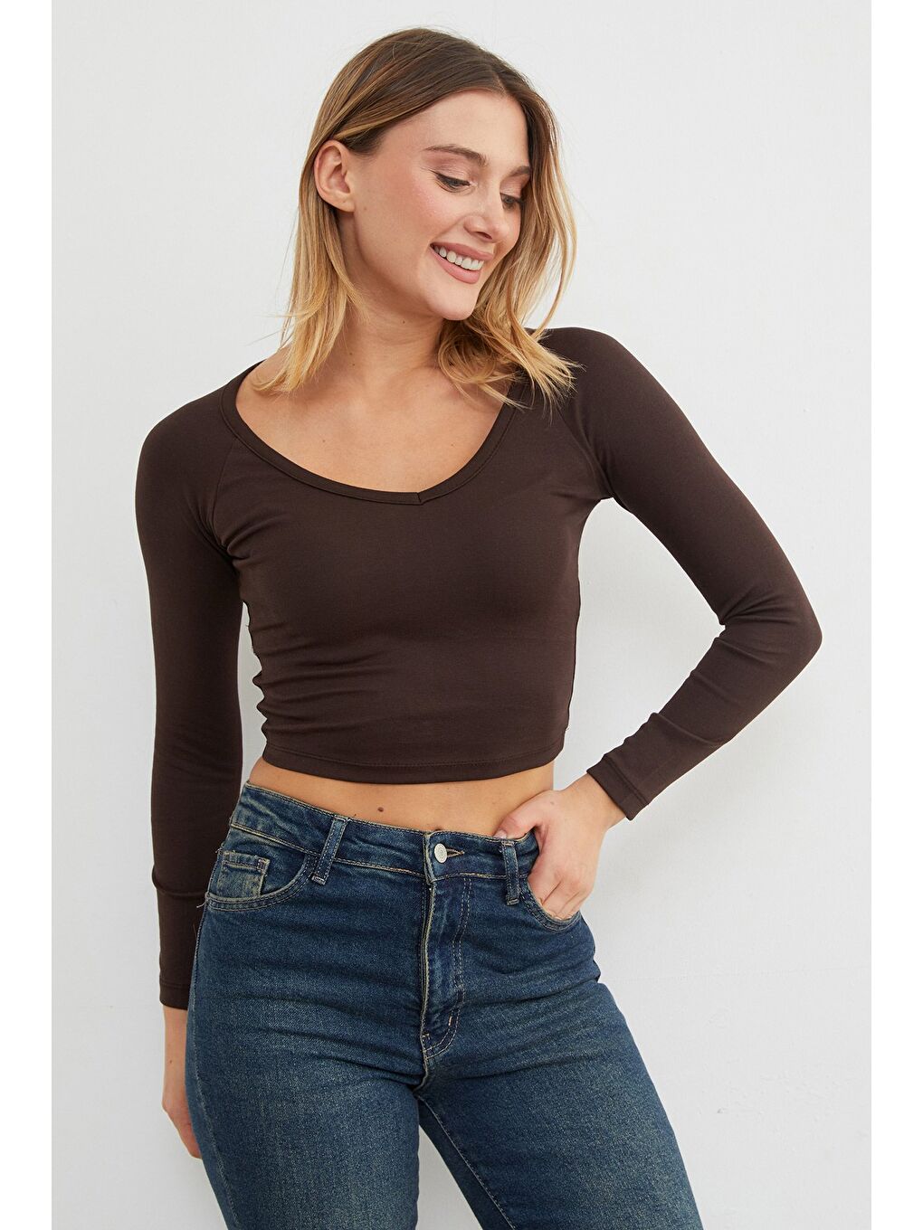 Kahverengi V Yaka Uzun Kol Crop Bluz-3