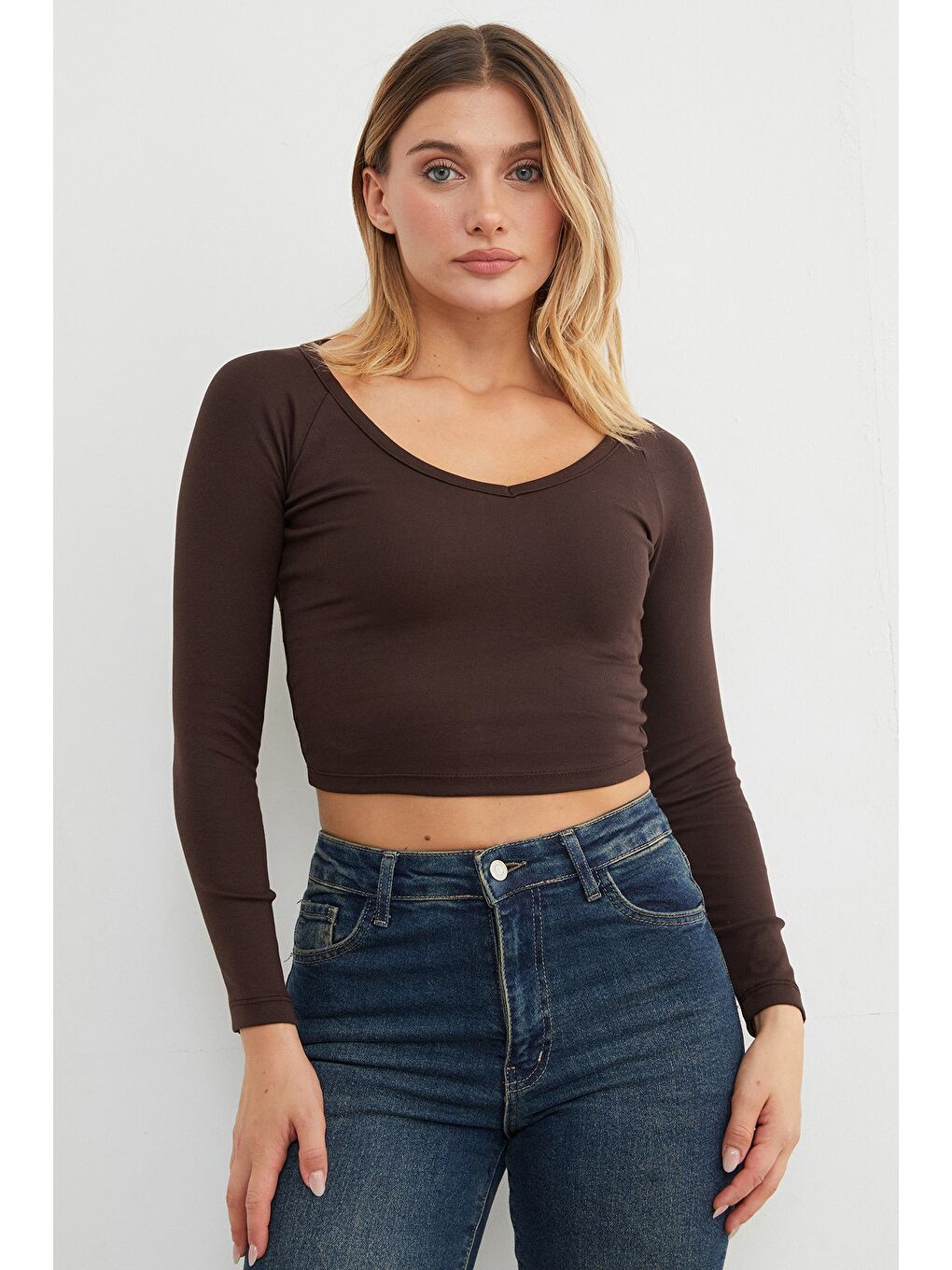 Kahverengi V Yaka Uzun Kol Crop Bluz-4