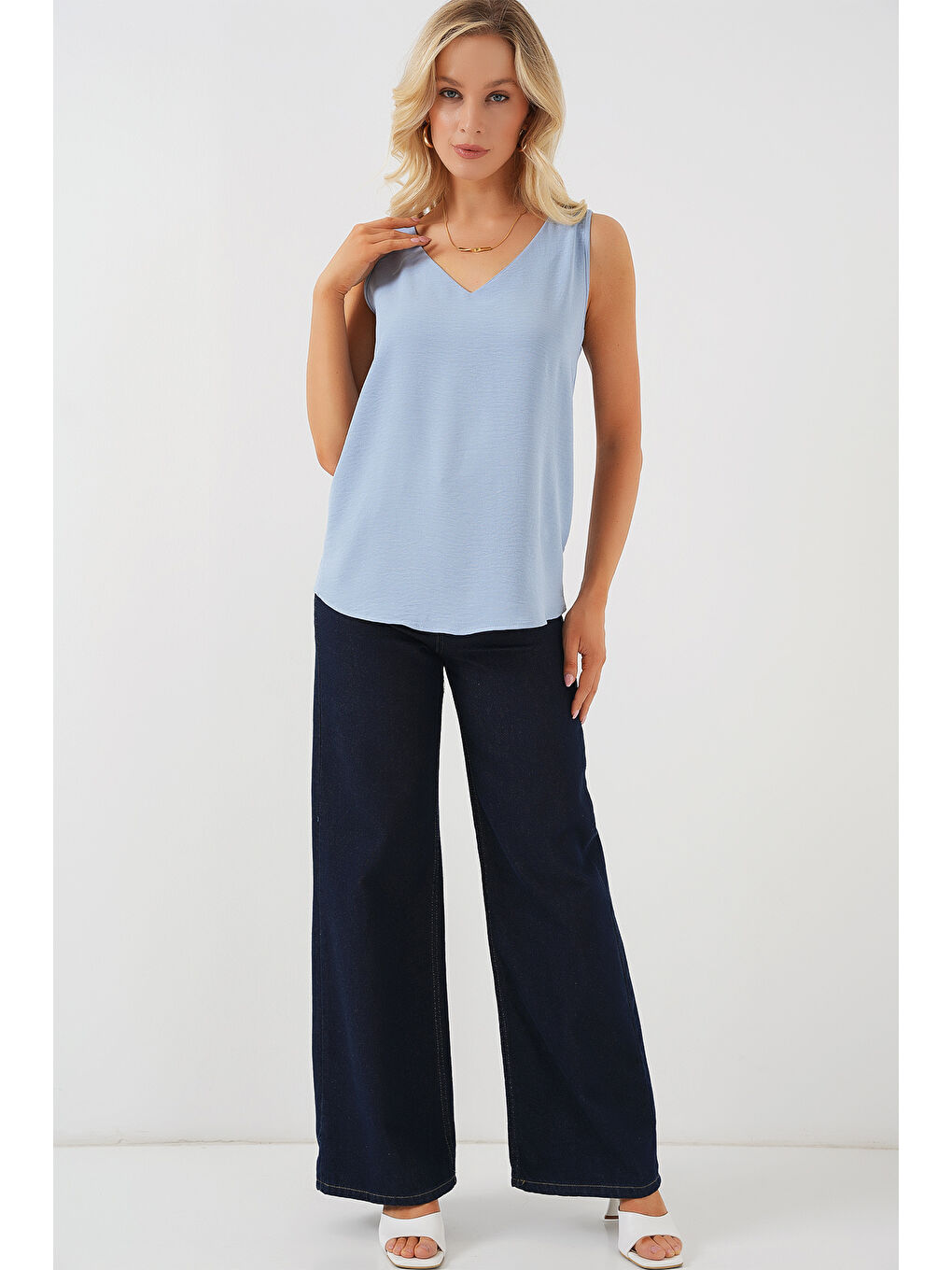 V Yaka Sıfır Kol Bluz 950 - Mavi-1