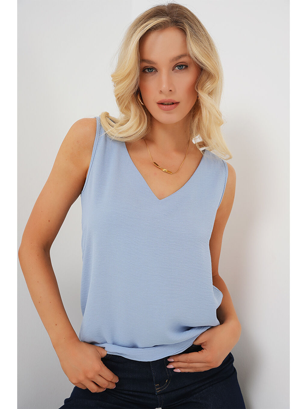 V Yaka Sıfır Kol Bluz 950 - Mavi-3