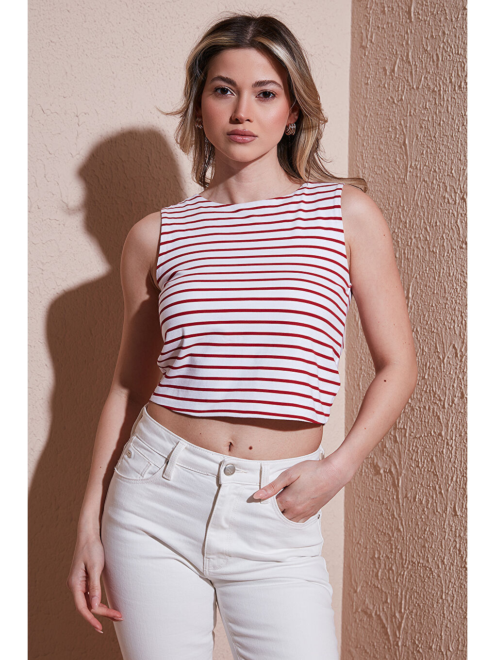 Kırmızı Pamuklu Slim Fit Bisiklet Yaka Crop 25Y0326K1-2