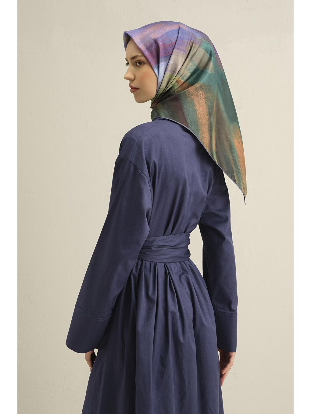 Karışık Obje Desenli Saf İpek Sura Eşarp 9308 06