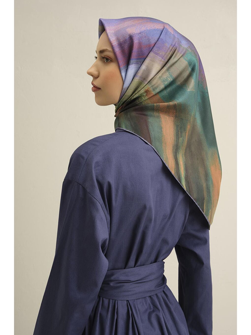 Karışık Obje Desenli Saf İpek Sura Eşarp 9308 06-1