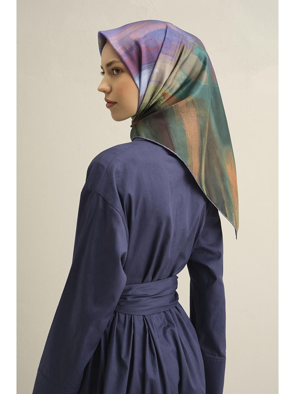 Karışık Obje Desenli Saf İpek Sura Eşarp 9308 06-2