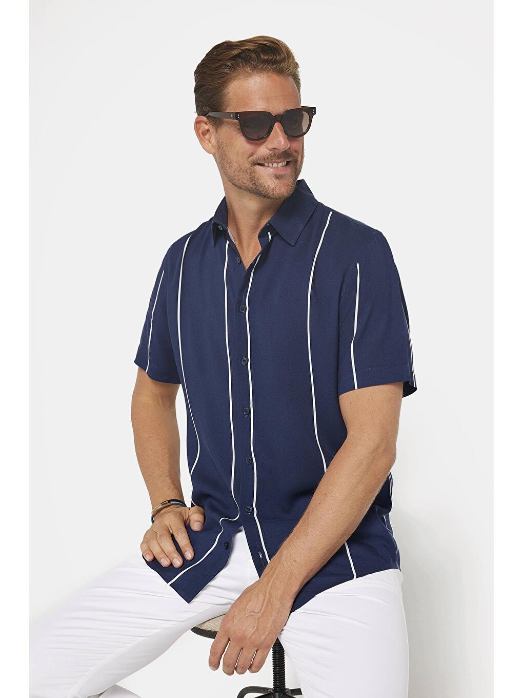 Erkek Slim Fit Dar Kesim Kısa Kollu Çizgili Lacivert Spor Yaka Gömlek