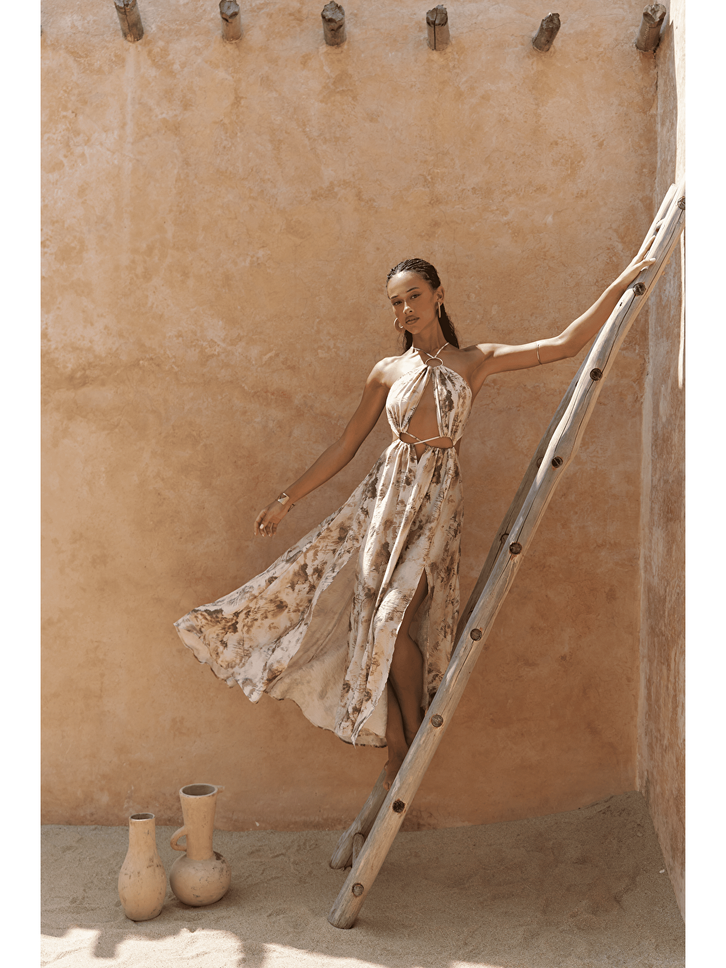 Budihartos Pencere Detaylı Bej Uzun Elbise