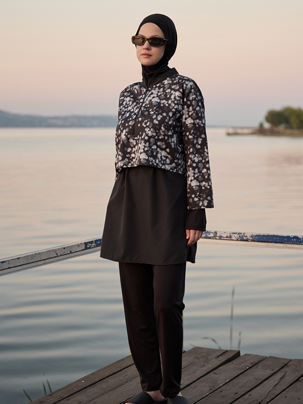 Kadın Tesettür Beyaz Nokta Fırça Baskılı Tam Kapalı 3 Parça Mayo Takımı