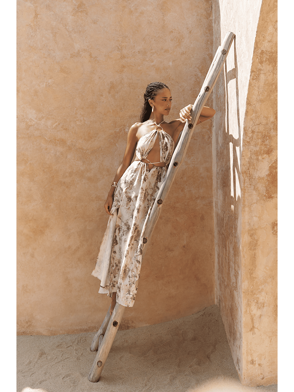 Budihartos Pencere Detaylı Bej Uzun Elbise-1